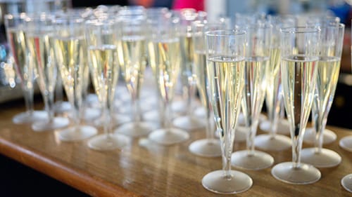 Juhlat syntymäpäivät rippijuhlat muistotilaisuus